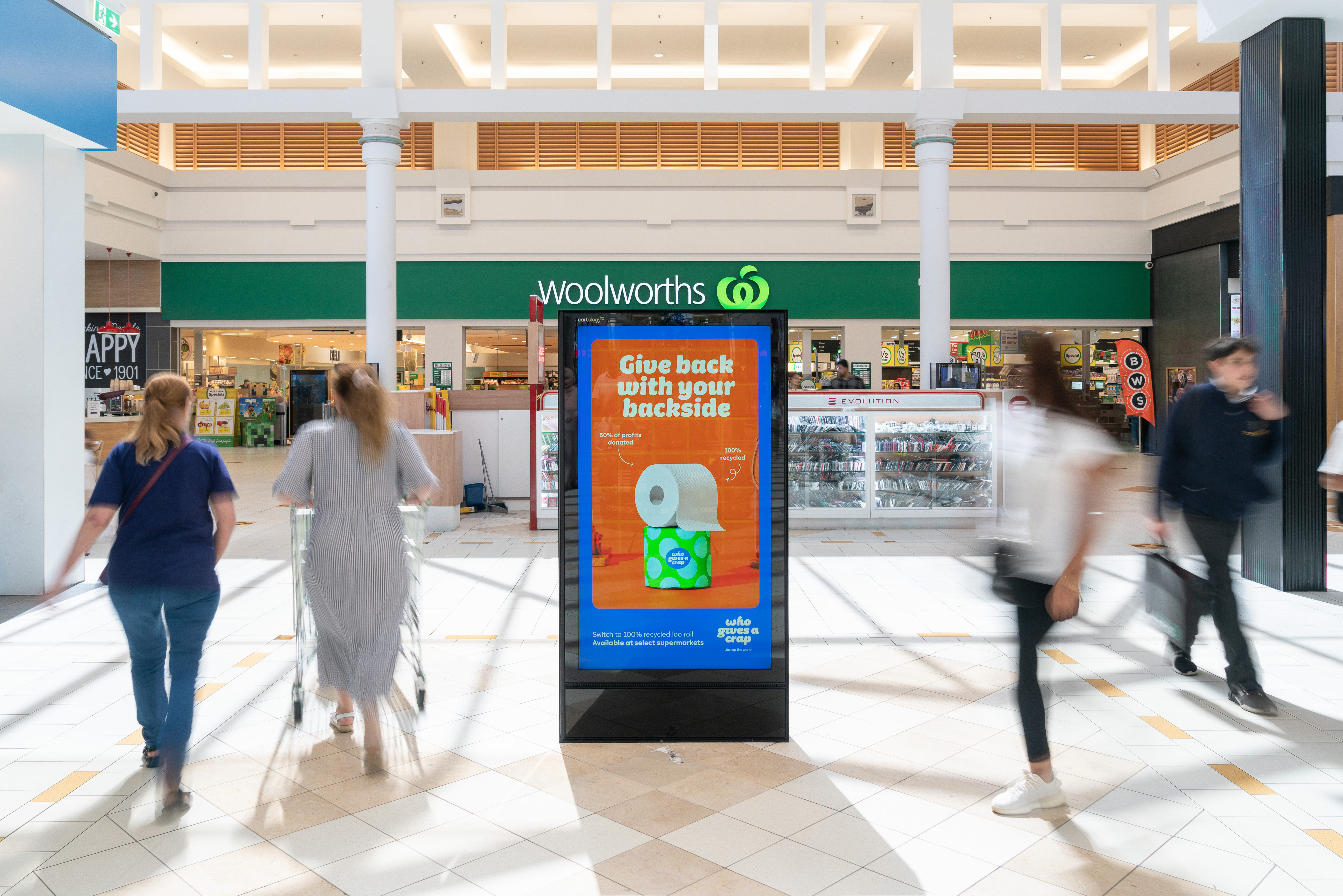 Out%20of%20Home%20advertising%20screen%20in%20a%20shopping%20centre